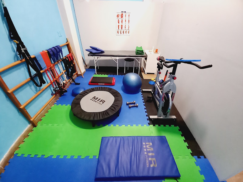 Modern bright physical therapy and kinesiology clinic treatment room in Buenos Aires, clean clinical physiotherapy interior, treatment table with fresh towels, rehabilitation equipment, warm natural light, wooden accents, indoor plant, calming trustworthy atmosphere, high-end medical interior photography, 8k resolution.